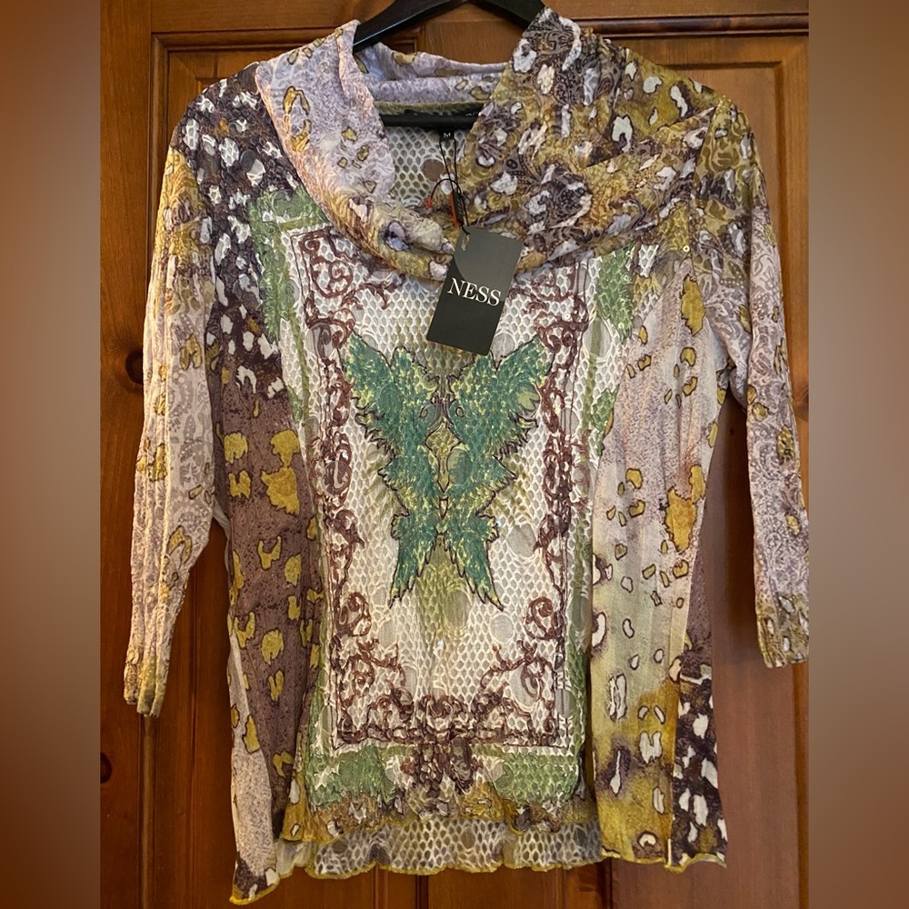 Lovely Ness top NWT size medium